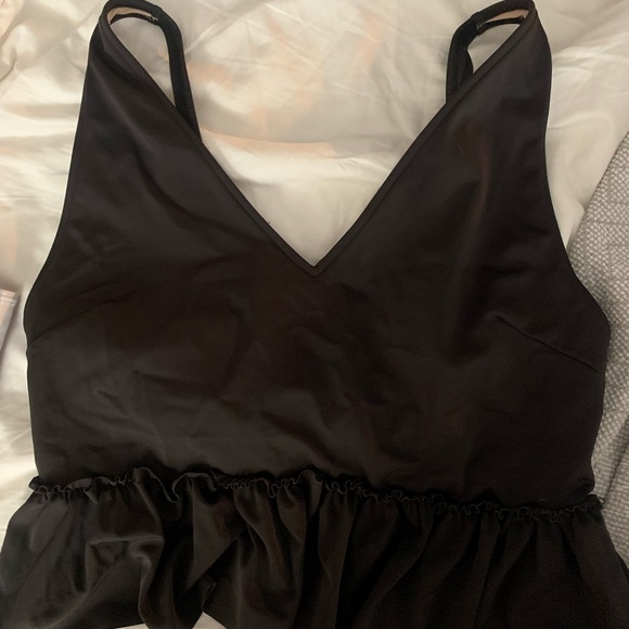 Kortni Jeane black V-neck - Picture 1 of 3